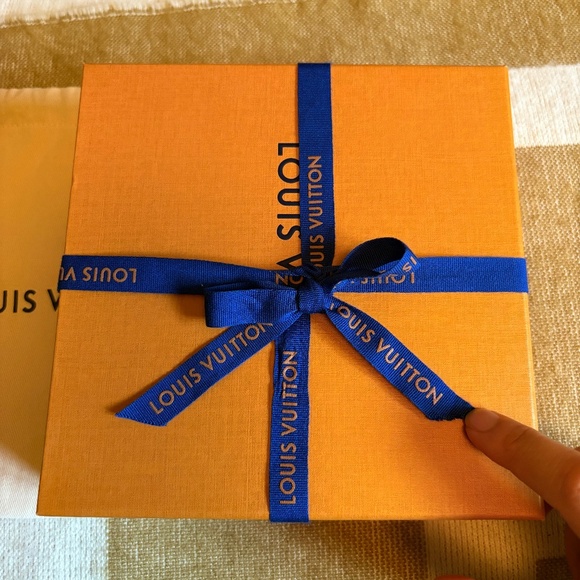 Louis Vuitton Square Small Gift Box 6.5 x 6.5 x 1.8 in with Ribbon & Dust Bag - Picture 1 of 10
